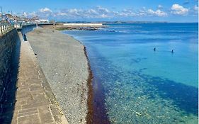 Cosy 2 Bedroom Apartment Near Seafront